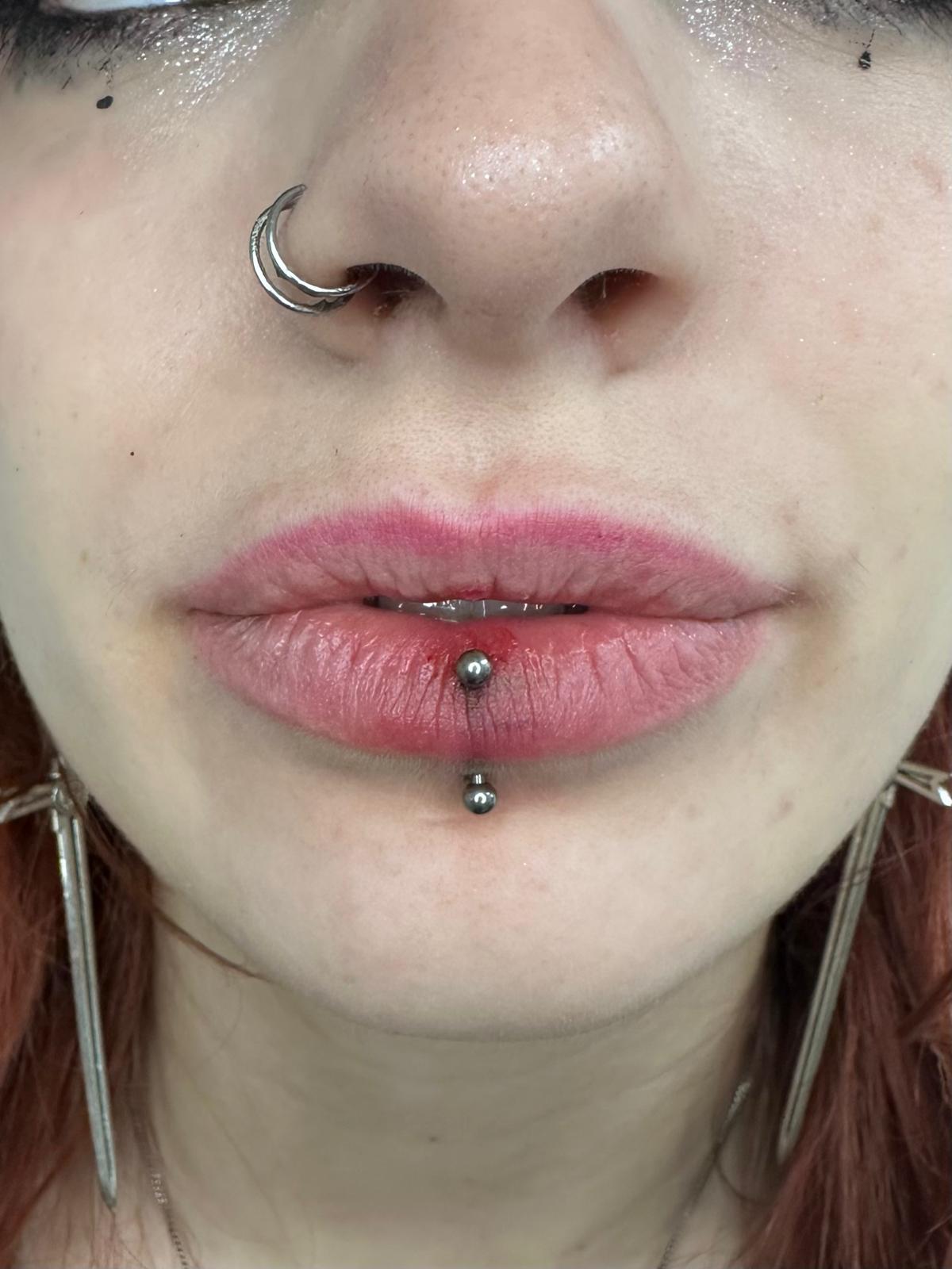 Verticale lippiercing